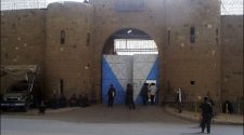 منظمة حقوقية: إصابة 7 معتقلين بالسجن المركزي في صنعاء بأعراض كورونا ونقل أحدهم إلى مستشفى الكويت منظمة حقوقية: إصابة 7 معتقلين بالسجن المركزي في صنعاء بأعراض كورونا ونقل أحدهم إلى مستشفى الكويت