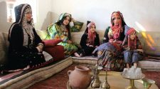 إحياء الموروث الشعبي.. حماية الهوية اليمنية من التجريف وتمرد على ما تفرضه الأٌصوليات الدينية إحياء الموروث الشعبي.. حماية الهوية اليمنية من التجريف وتمرد على ما تفرضه الأٌصوليات الدينية