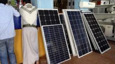 بالطاقة الشمسية.. اليمنيون يقاومون الأزمة ويحاولون تغيير حياتهم للأفضل