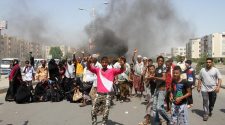 مواجهات بين قوة أمنية ومحتجين أغلقوا أحد الشوارع غربي عدن