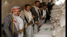 جماعة الحوثي تستحوذ على آلاف الأطنان وتضع قمح المساعدات بعبوات تحمل شعار هيئة الزكاة