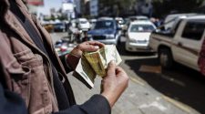 أيام سوداء تهدد الاقتصاد.. اليمن يحتاج دعماً عاجلاً بقيمة 6 مليارات دولار لتغطية عجز الموازنة ودعم العملة