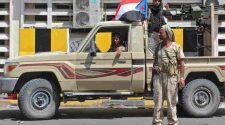 قوات المجلس الانتقالي الجنوبي تنتشر بشكل مكثف في عدن وتنصب حواجز تفتيش جديدة