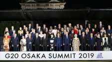 مصافحات وابتسامات ولقاءات ثنائية.. بدء أعمال قمة مجموعة الـ20 في اليابان بمشاركة ترامب وأردوغان وبن سلمان